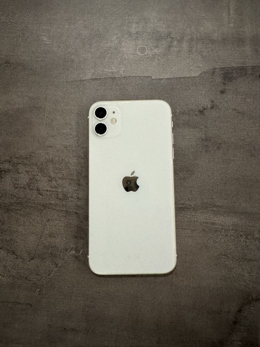 Iphone 11 64gb бял