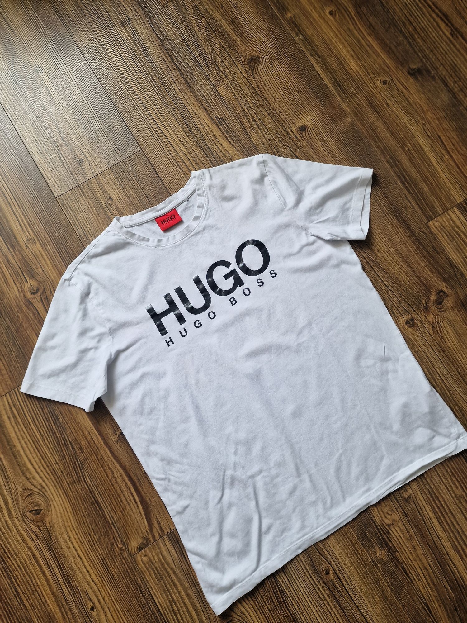 Страхотна мъжка тениска HUGO BOSS размер L