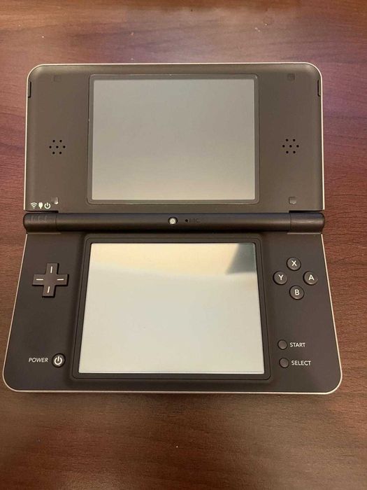 Nintendo DSi XL modat
