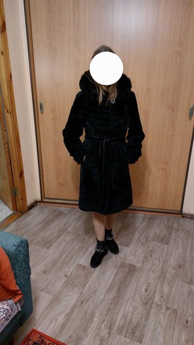 Продам мутоновую шубу с норковыми вставками