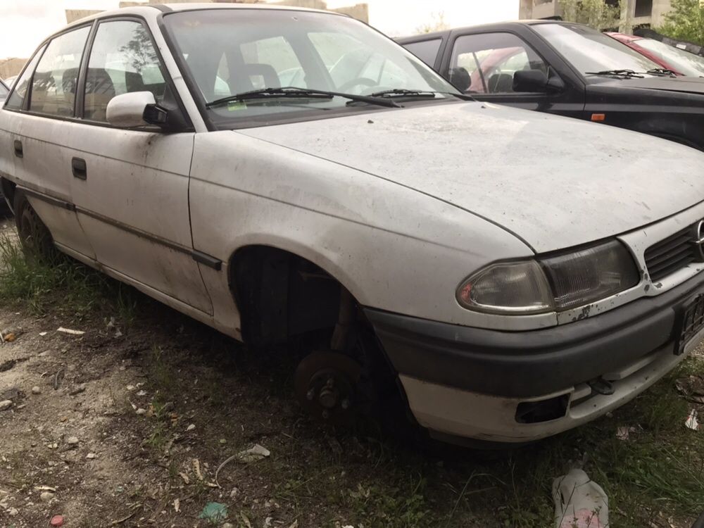 Opel Astra f 1.6 75 1996 На Части