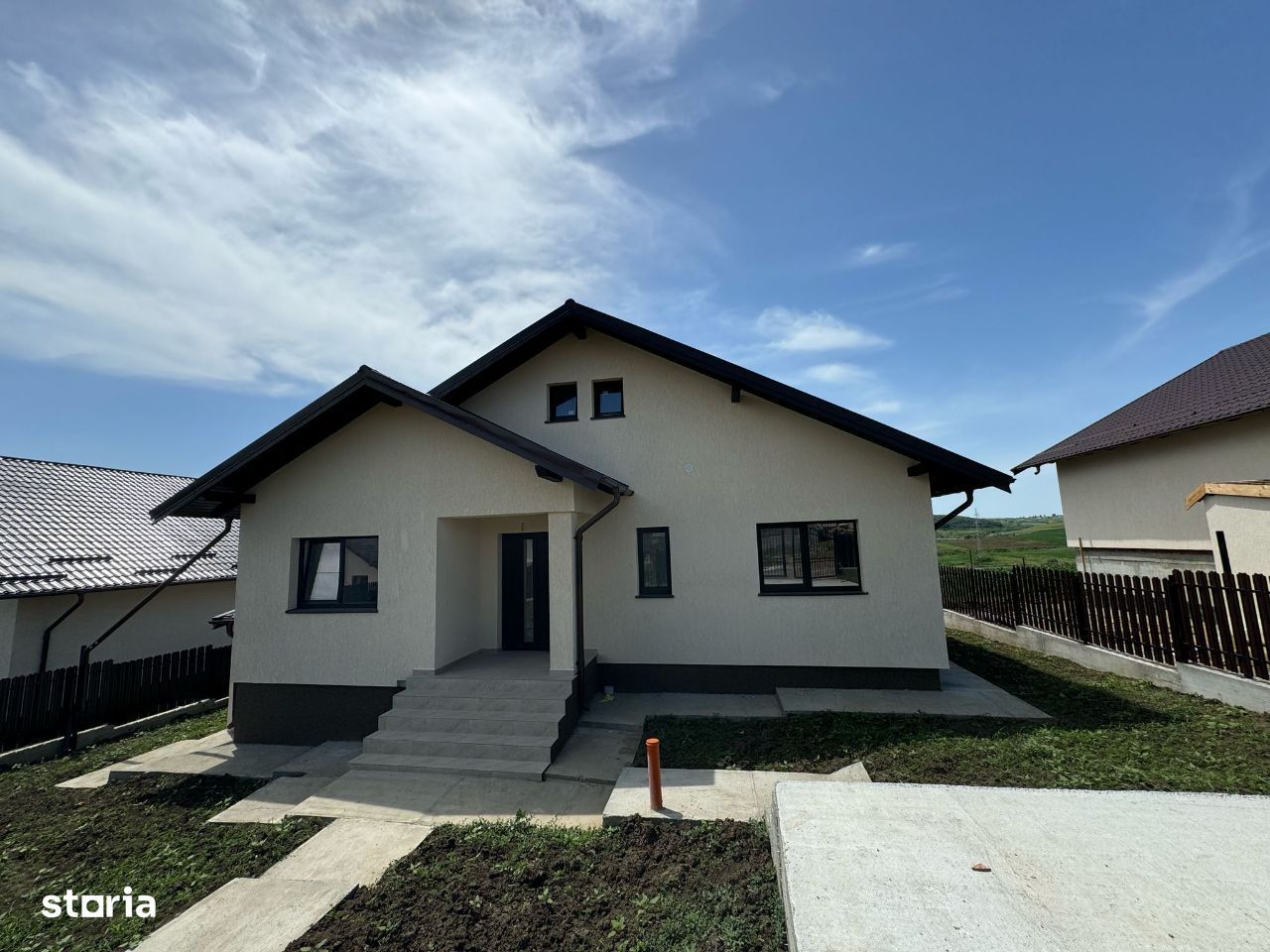 Casa individuala 2 bai 4 camere si beci - 500 mp teren