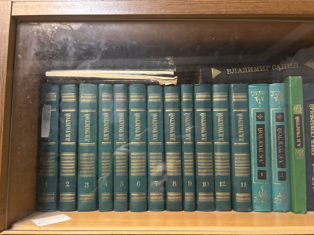 Продам книги дешево. Состояние разное