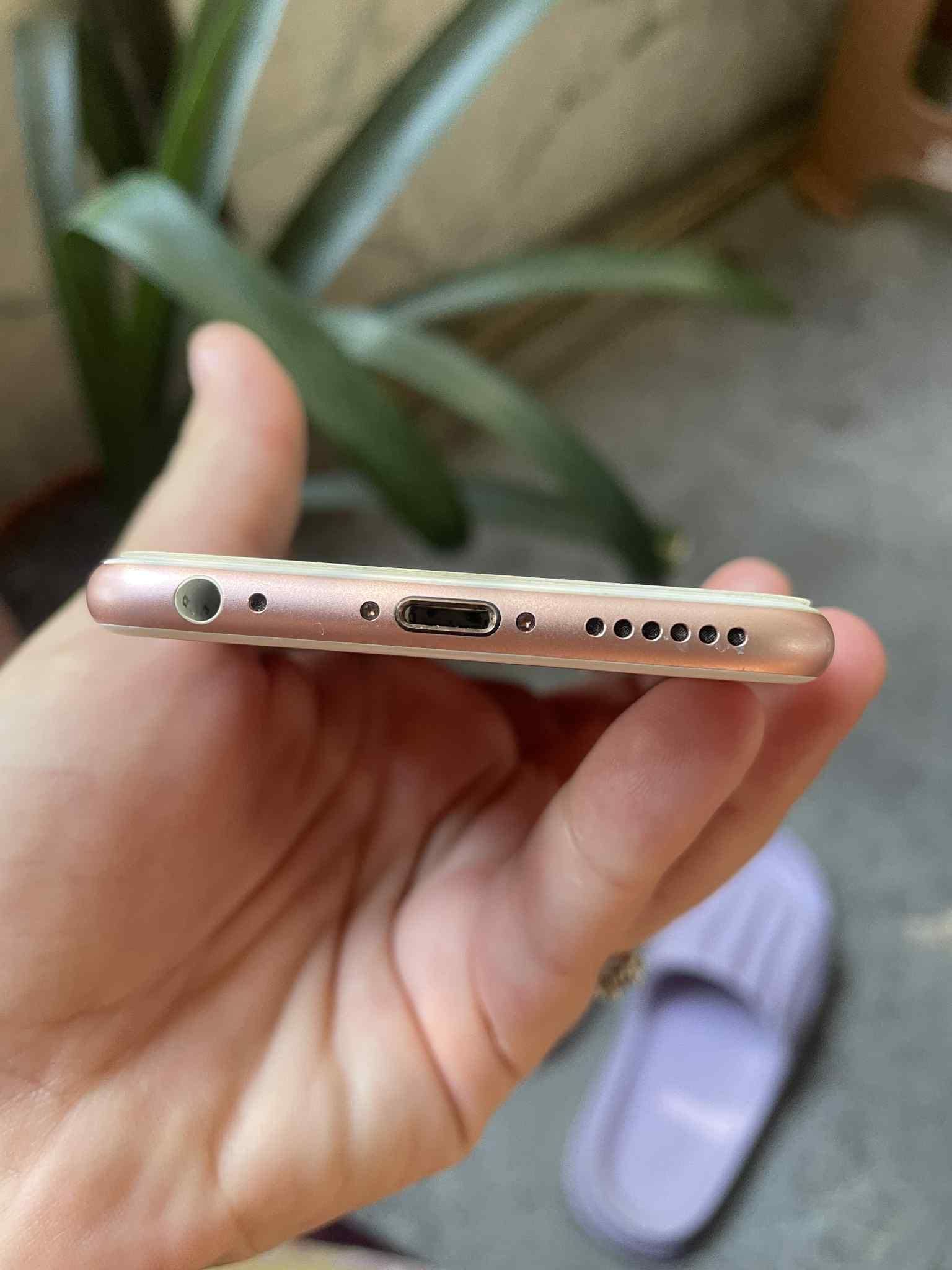 Iphone 6s чисто нов