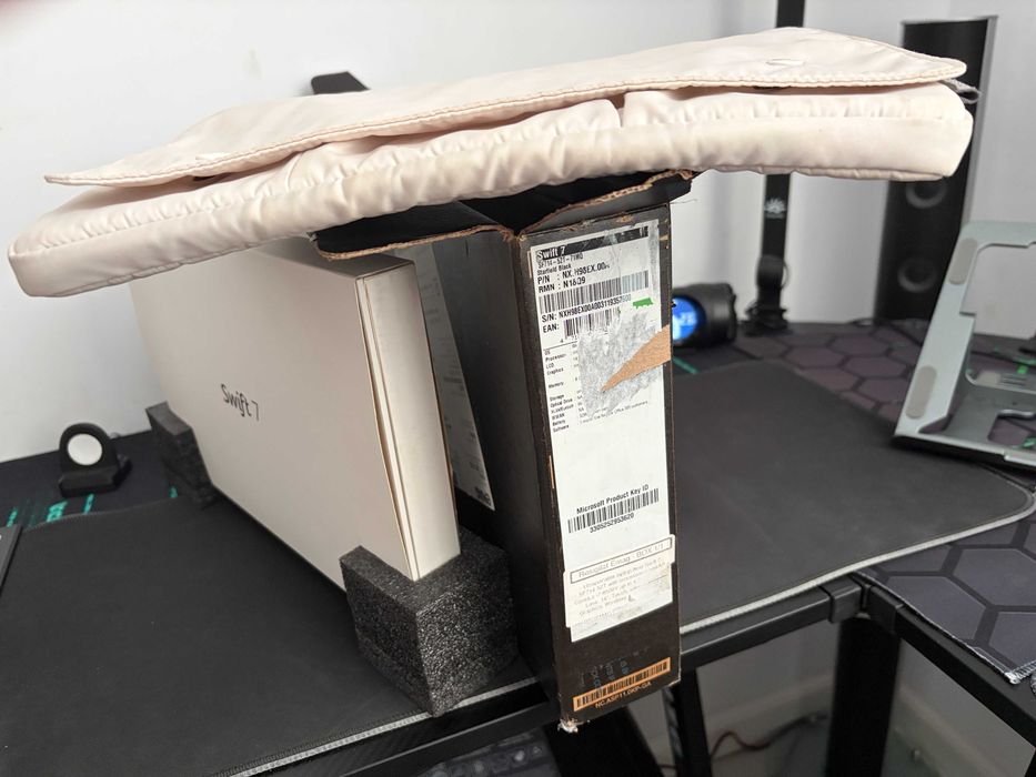 Vand Laptop Acer Swift 7 SF714-52T,perfecta stare.Variante