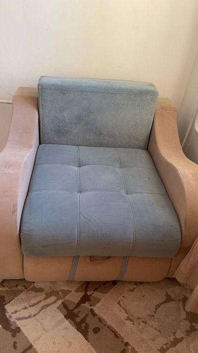 Продаю Диван  Маленький раскладной