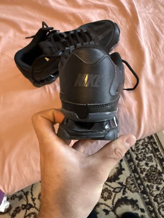 Vând adidasii originali in stare perfecta