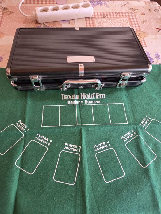Vând POKER 300 piese