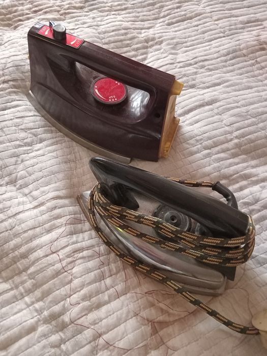 Продам утюги старые 2000тг