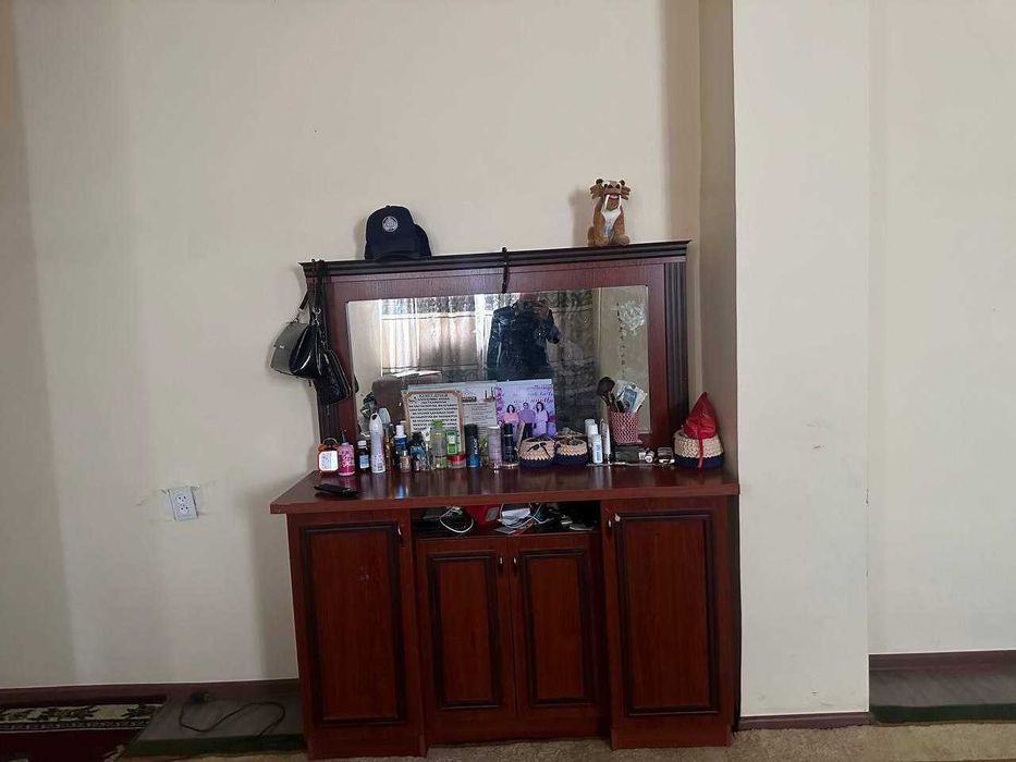 Истиклол стадион рупарасида гиштли 2х Квартира жихозлари бн сотилади.