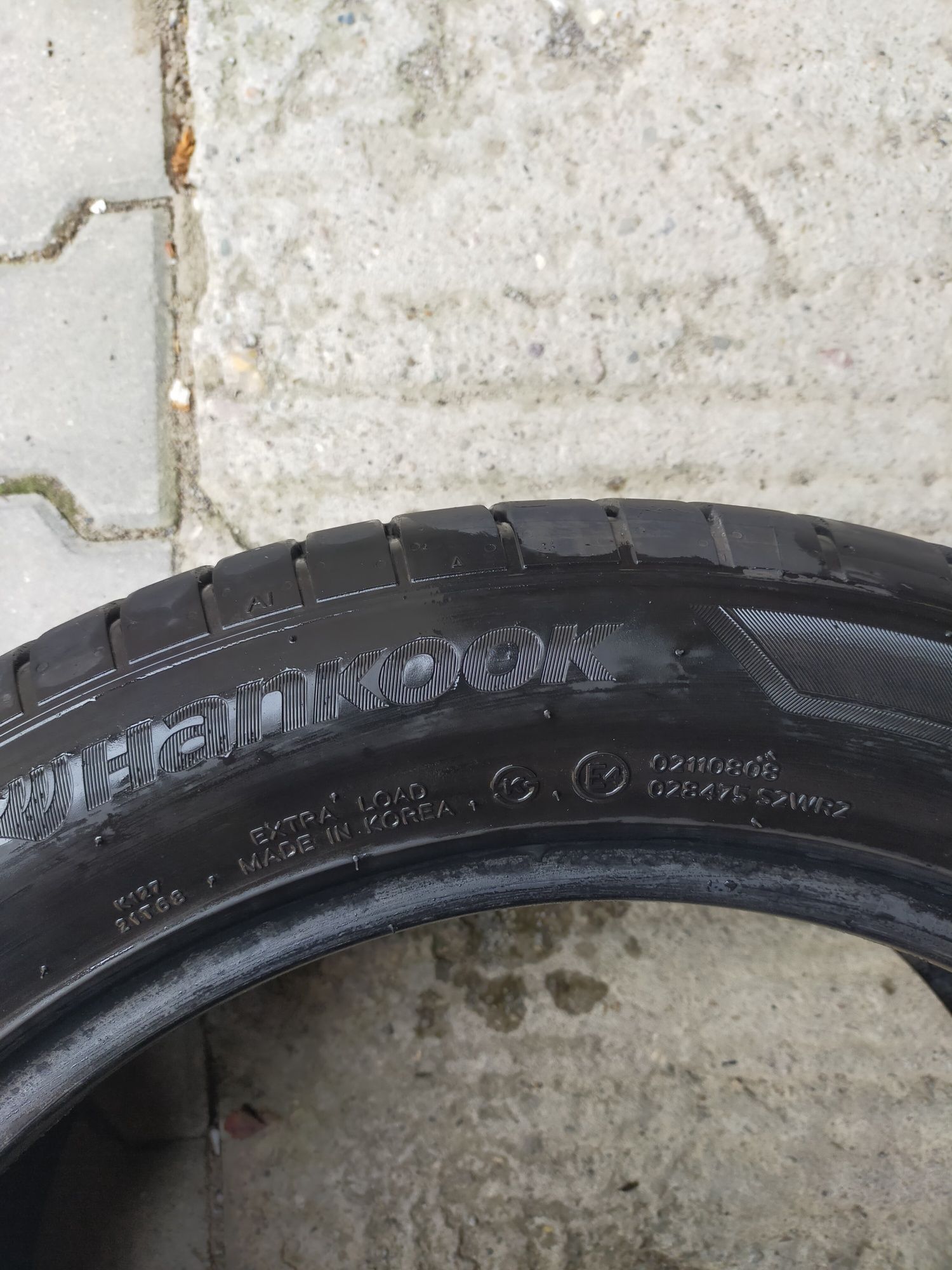 Vând cauciucuri vară hankook 225 /50R17