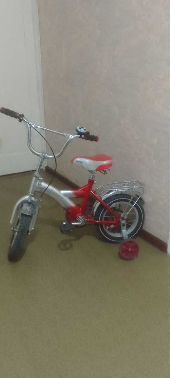 Продам велосипед детский двухколесный на 5-7 лет