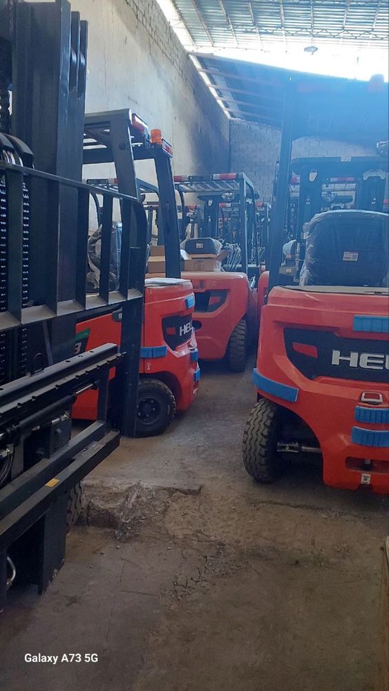 Автокара спецтехника дизельный погрузчик склад техника HELI оригинал
