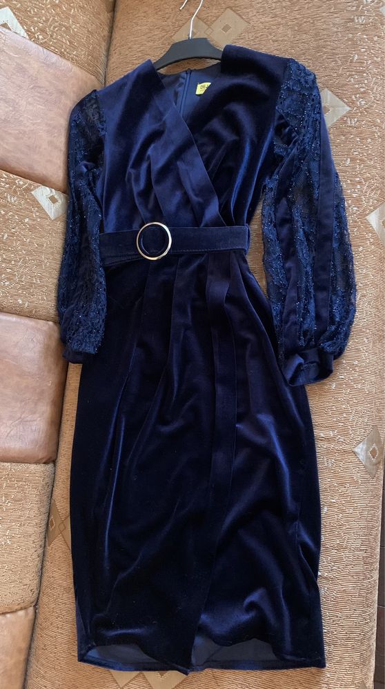 Vând rochie catifea, mărimea 38