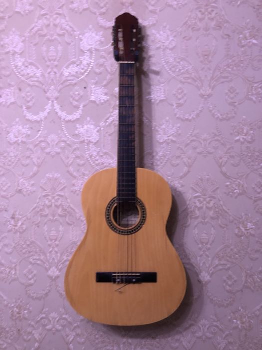 Продам гитару классическую