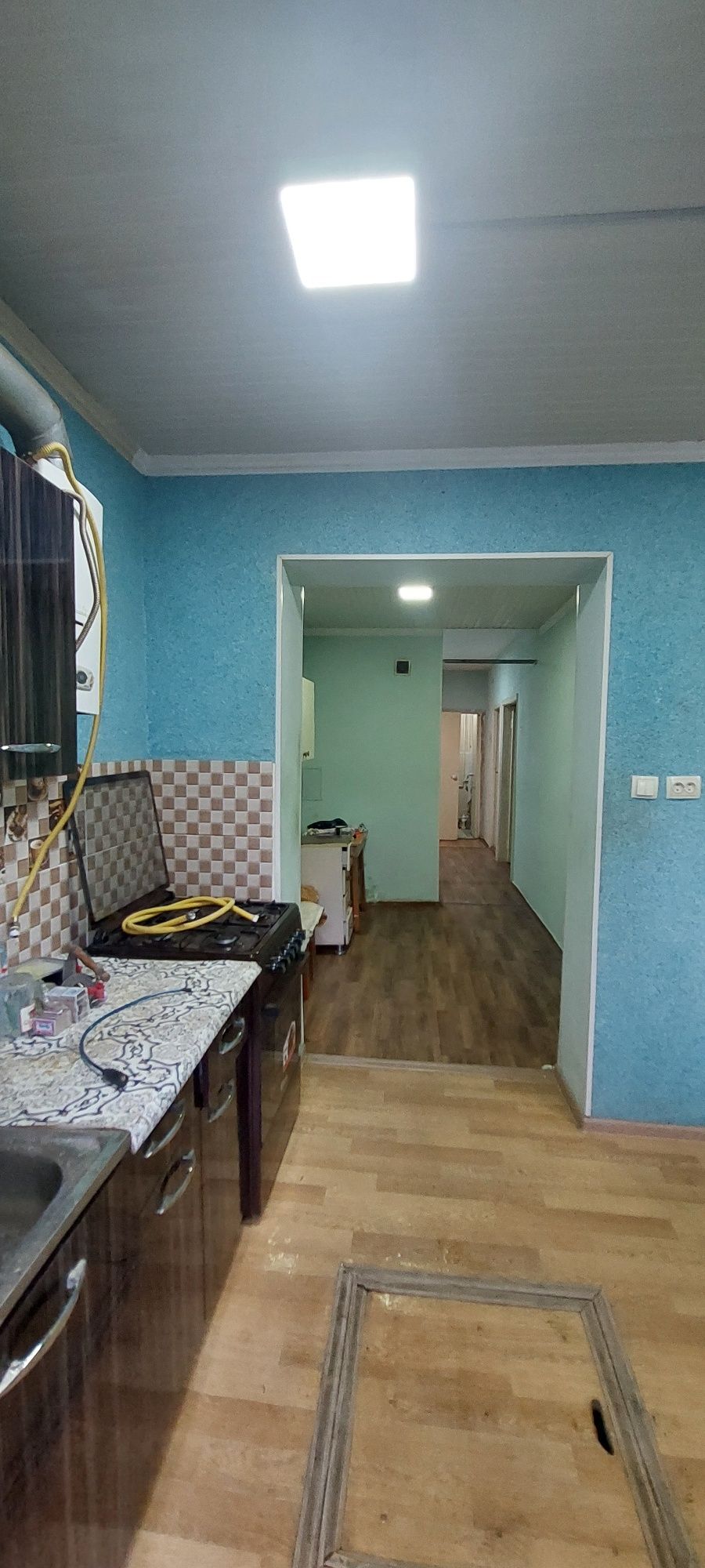 2 ком. квартира (2/1/2), 60 м². Сергели, Спутник 5. Дом кирпичный.
