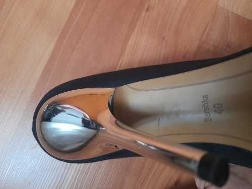 Pantofi Bershka din antilopa neagra, toc argintiu, 40