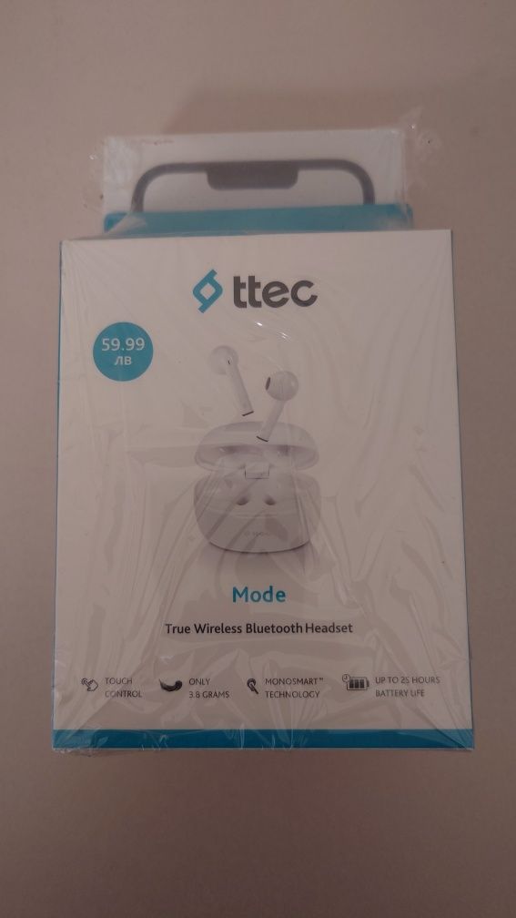 iPhone 16e + слушалки