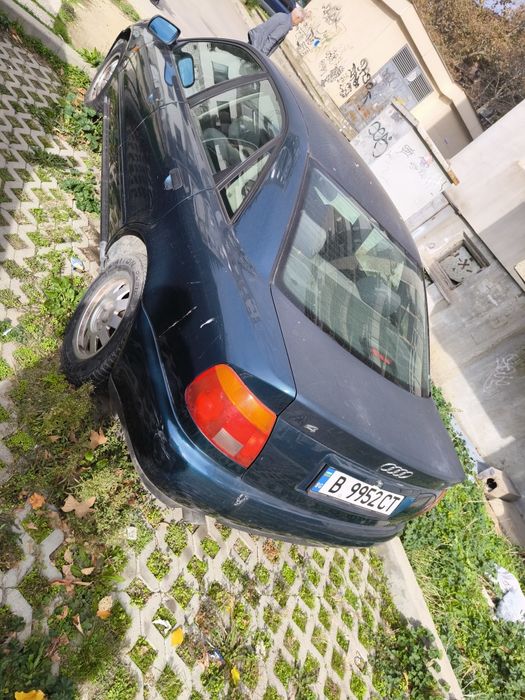 Ауди а4 На части 1,8 125 коня