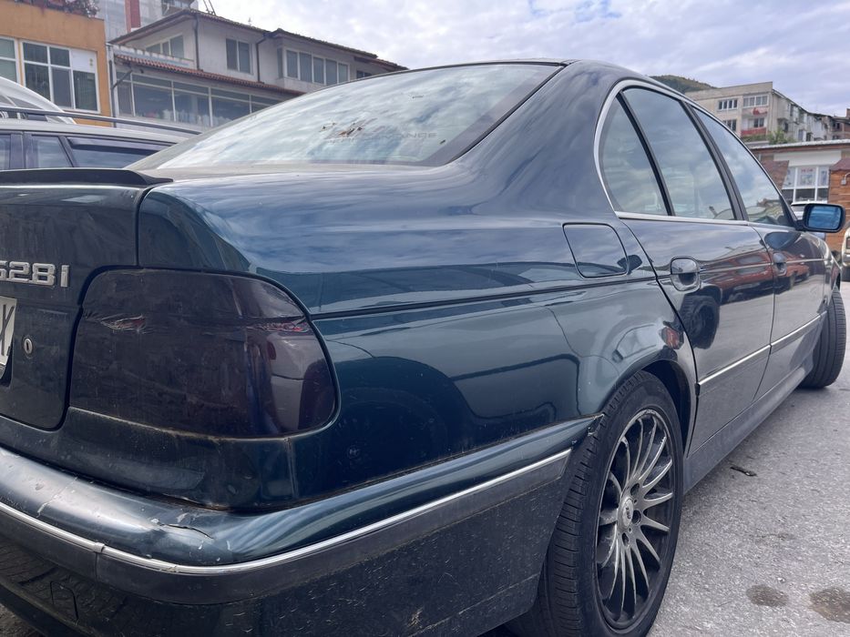 BMW 528i Тъмно зелен