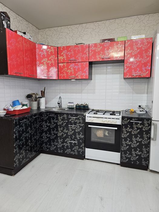 Продам кухонный.