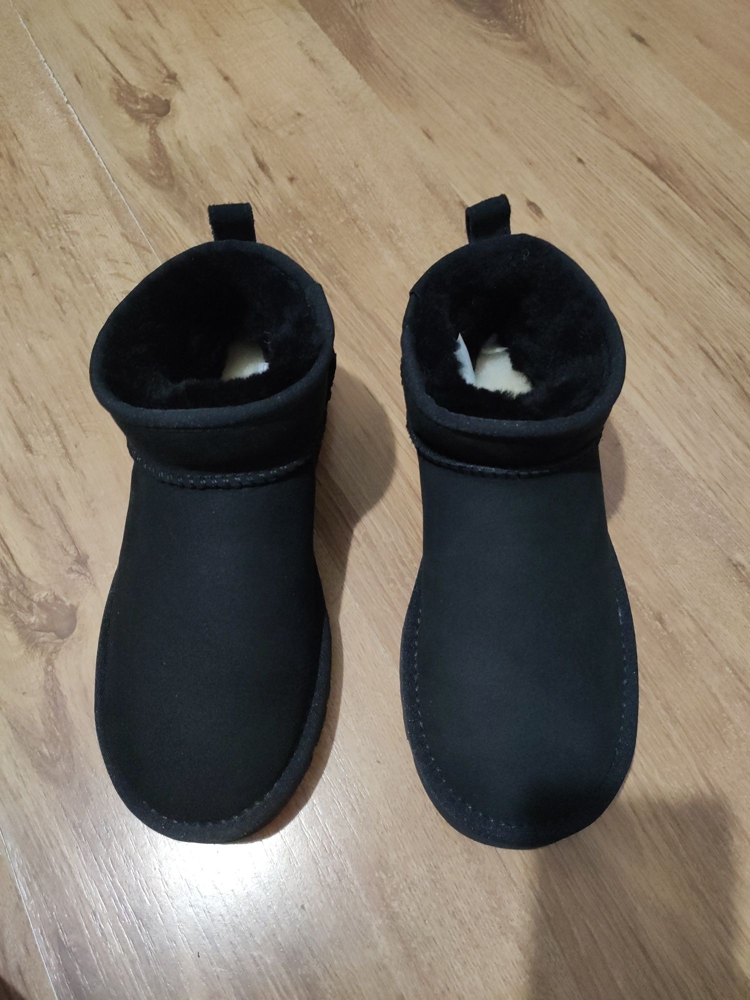 Ghete UGG mini mărimea 38 picior subțire sau 37