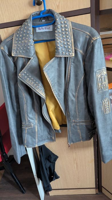 Сиво кожено яке от изкуствена кожа