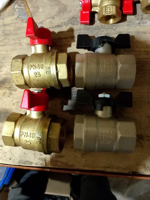 Продам краны новые