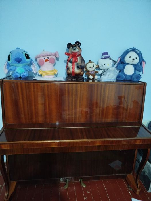 Срочно продам пианино "Ласточка".В идеальное состоянии.