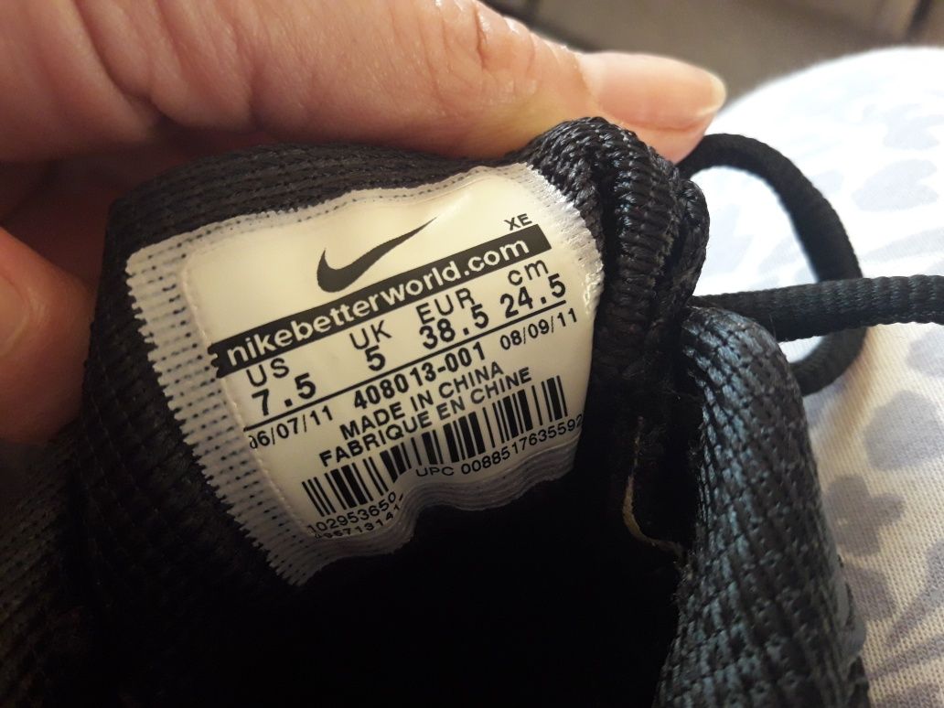 Adisasi Nike  mar. 38.5