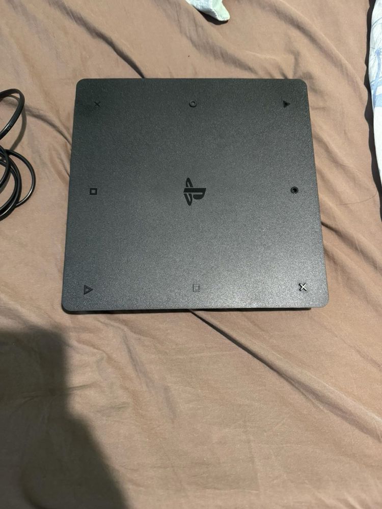 Playstation 4 Slim 1TB