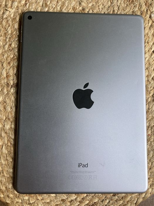 IPad air 2 - 64 GB - Functional, space grey, ecran spart - pt piese