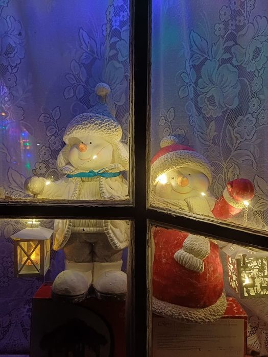 Faci bani de sărbători !! Oameni de zăpadă !!