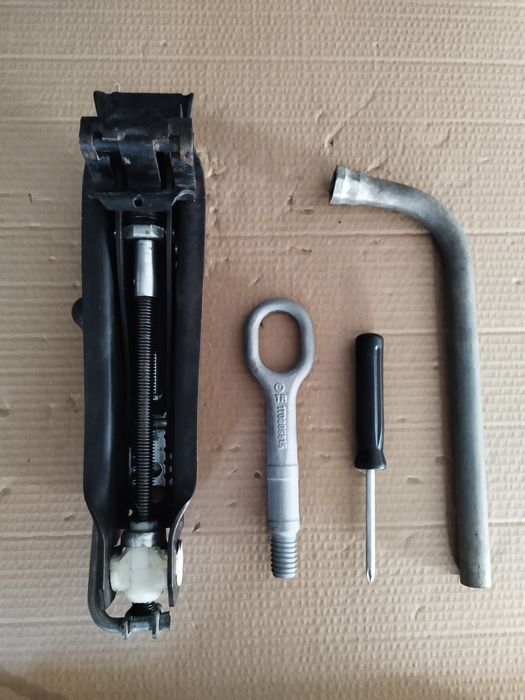 Cric Audi A3 A4 A6/ Vw Golf 6 Passat B6 B7/Octavia /Seat Leon