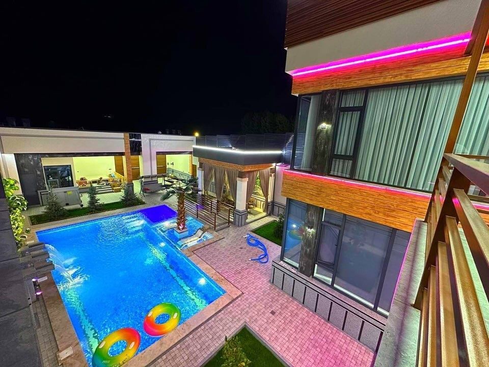 Vip dam oluvchilar uchun Livers 13