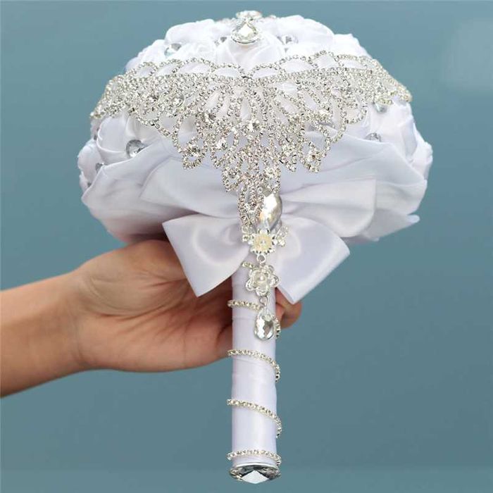 Buchet de mireasa cu pietre broșe flori de satin