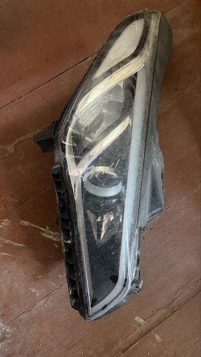 Продам фару на hyundai sonata lf