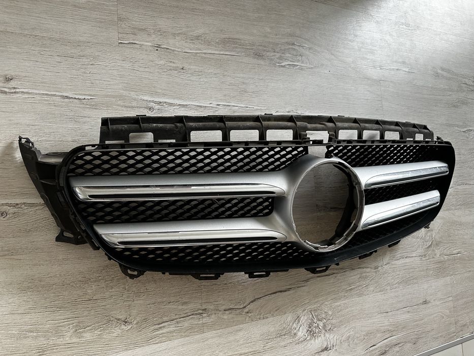 Оригинална AMG Line решетка за Mercedes E класа w213