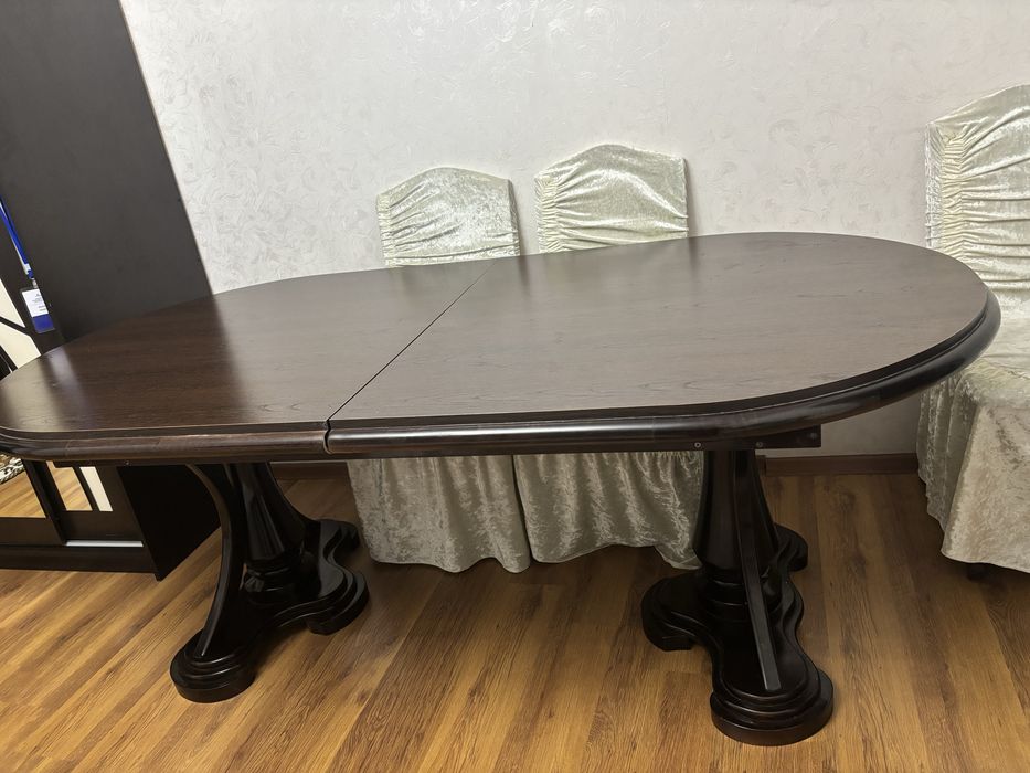 Стол для гостинный