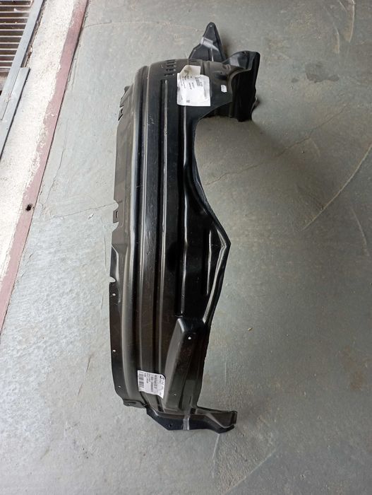Продавам чисто нов подкалник за Тойота Авенсис Т27