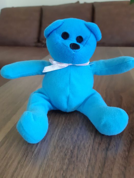 Много кукли и играчки