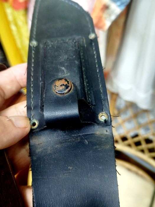 Cutit vechi cu toc rigid