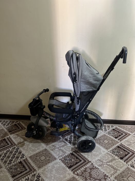 Bolalar kolyaskasi Ikkita bir xil bor