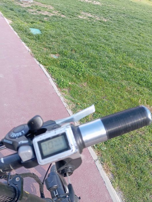 Bicicletă electrică deosebită 2 moduri Accelerație manuală si Asistată