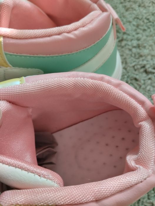 Продам обувь детскую