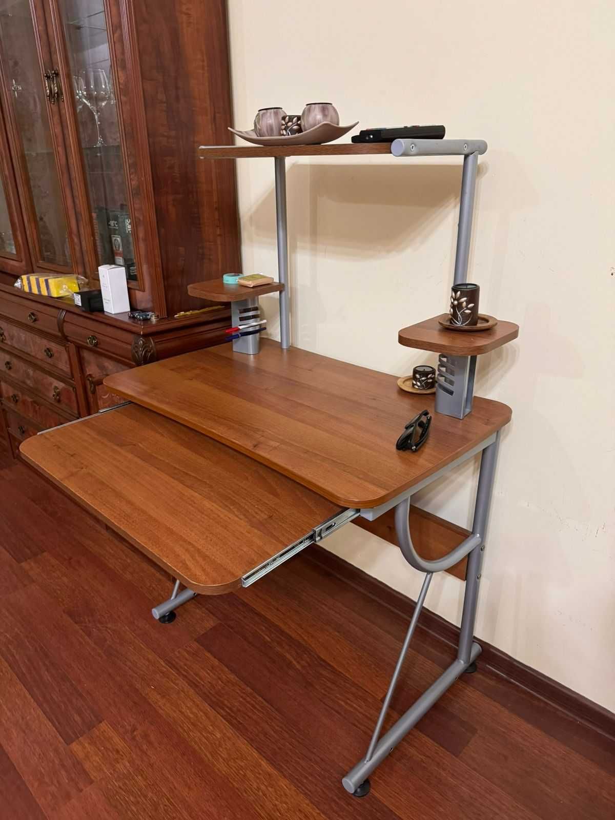 продается бу компьютерный стол вместе со стулом