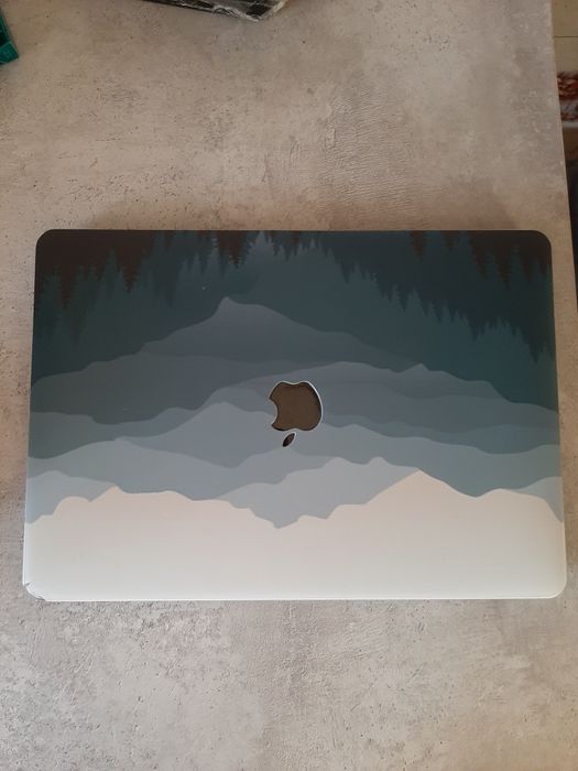 Продам mac book air 13. M1