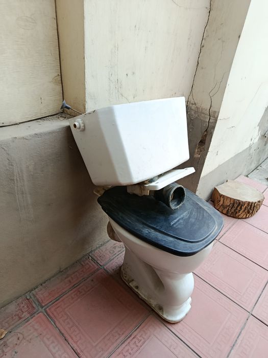 Eski tualet sotiladi