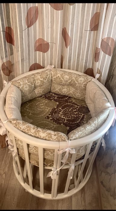 Продается детская кроватка в хорошем 0 -4 лет  состоянии