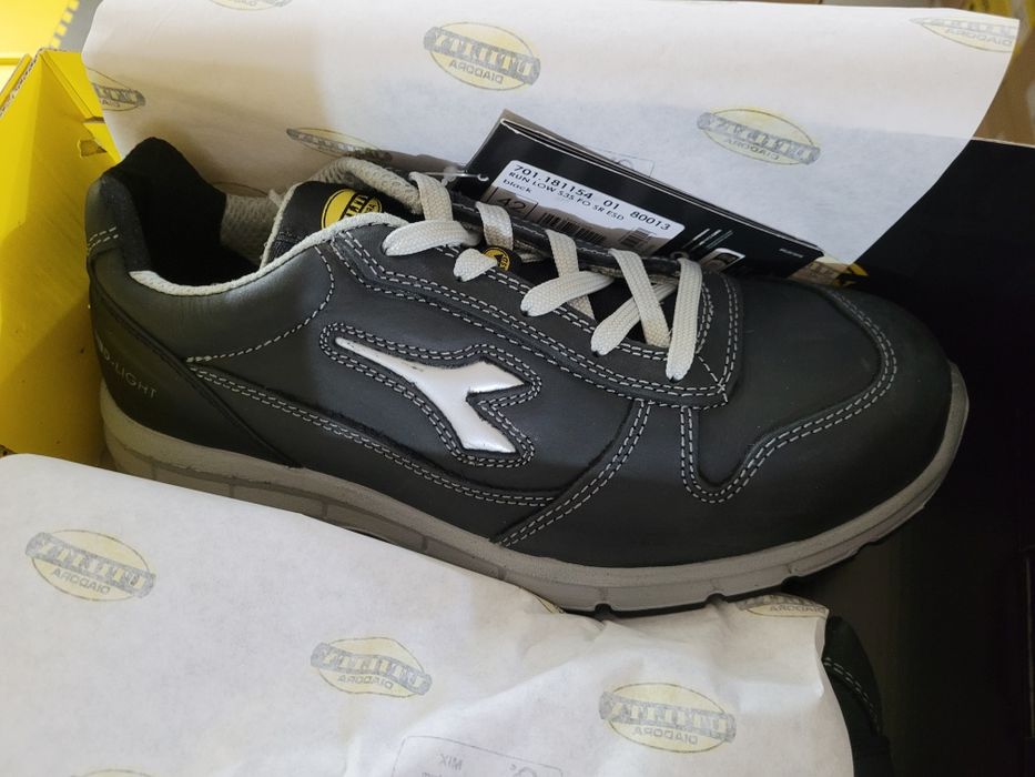 Incaltaminte de protecție, trei perechi